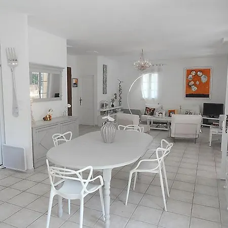 Sleeps 8 Pool Wifi Gassin